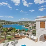 Elena Villa