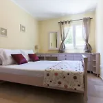 Vila Elena *